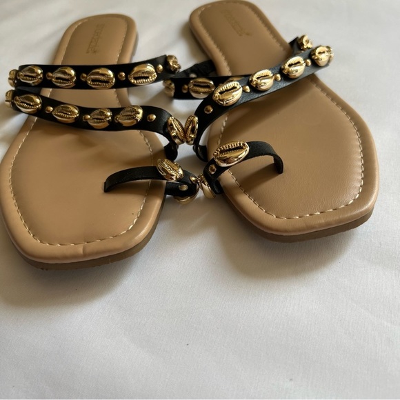 Shoedazzle | Golden Seashells Embellished Thong Sandals - Picture 8 of 9